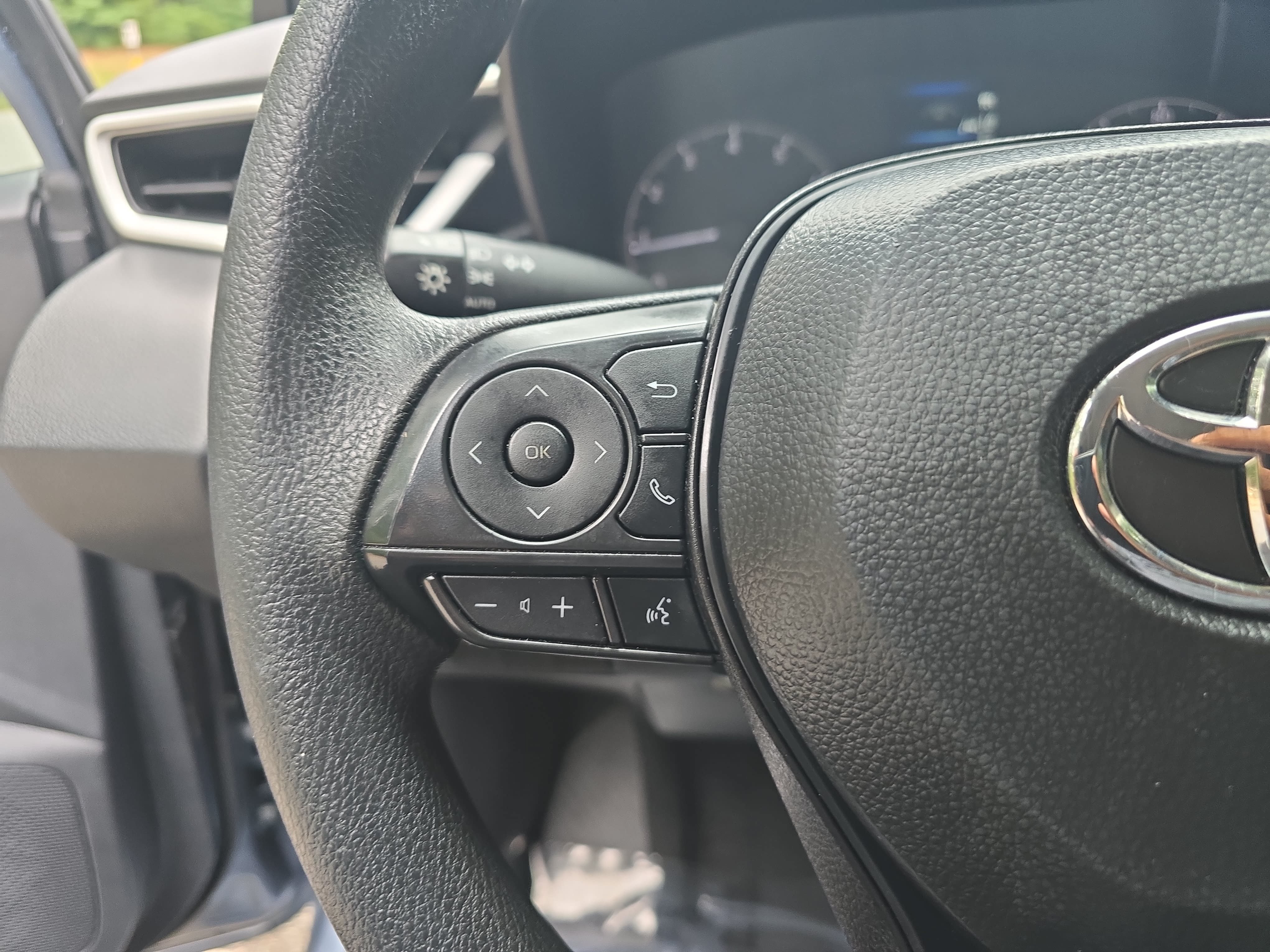 Used 2025 Toyota Corolla LE FWD image 16