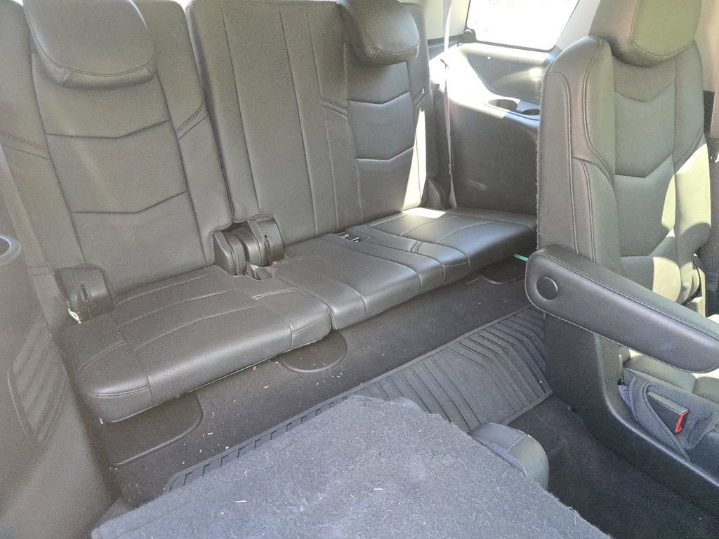 Used 2016 Cadillac Escalade Luxury AWD/4WD image 20
