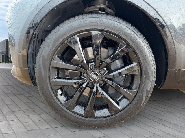Certified 2026 Land Rover Discovery Limited Edition AWD/4WD image 9