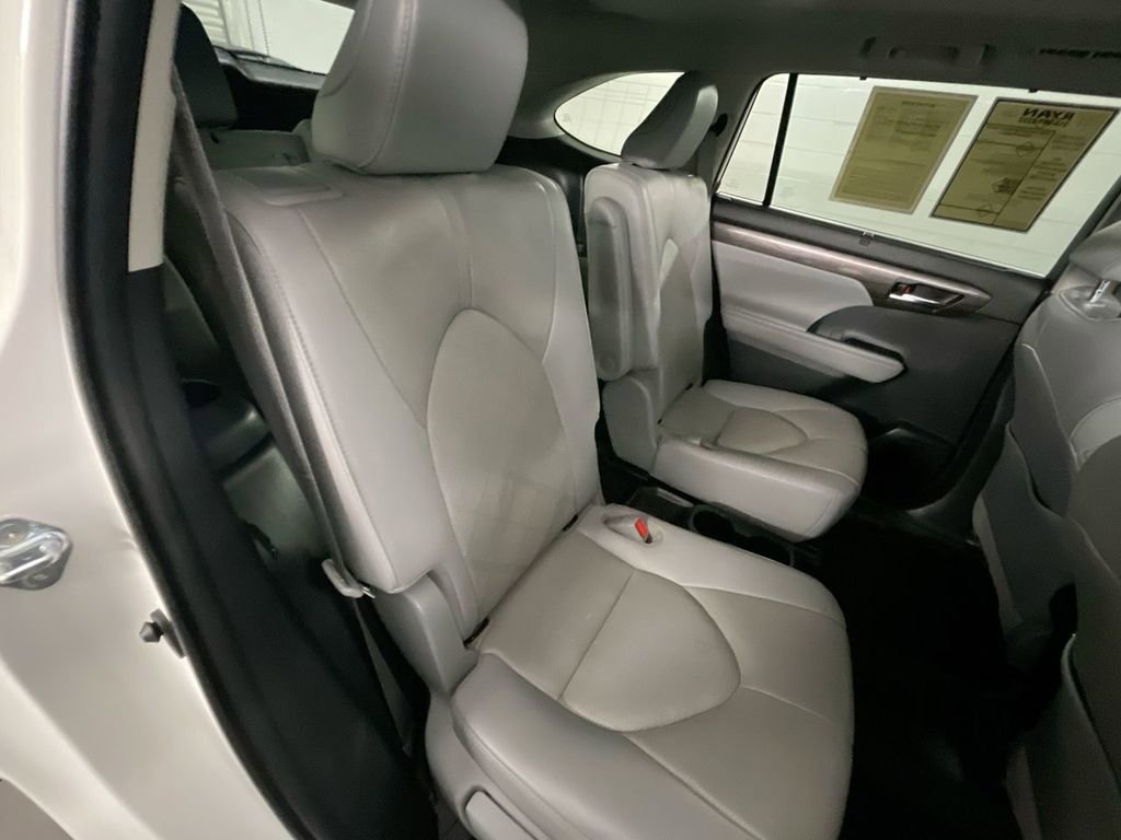 Used 2020 Toyota Highlander Platinum image 27