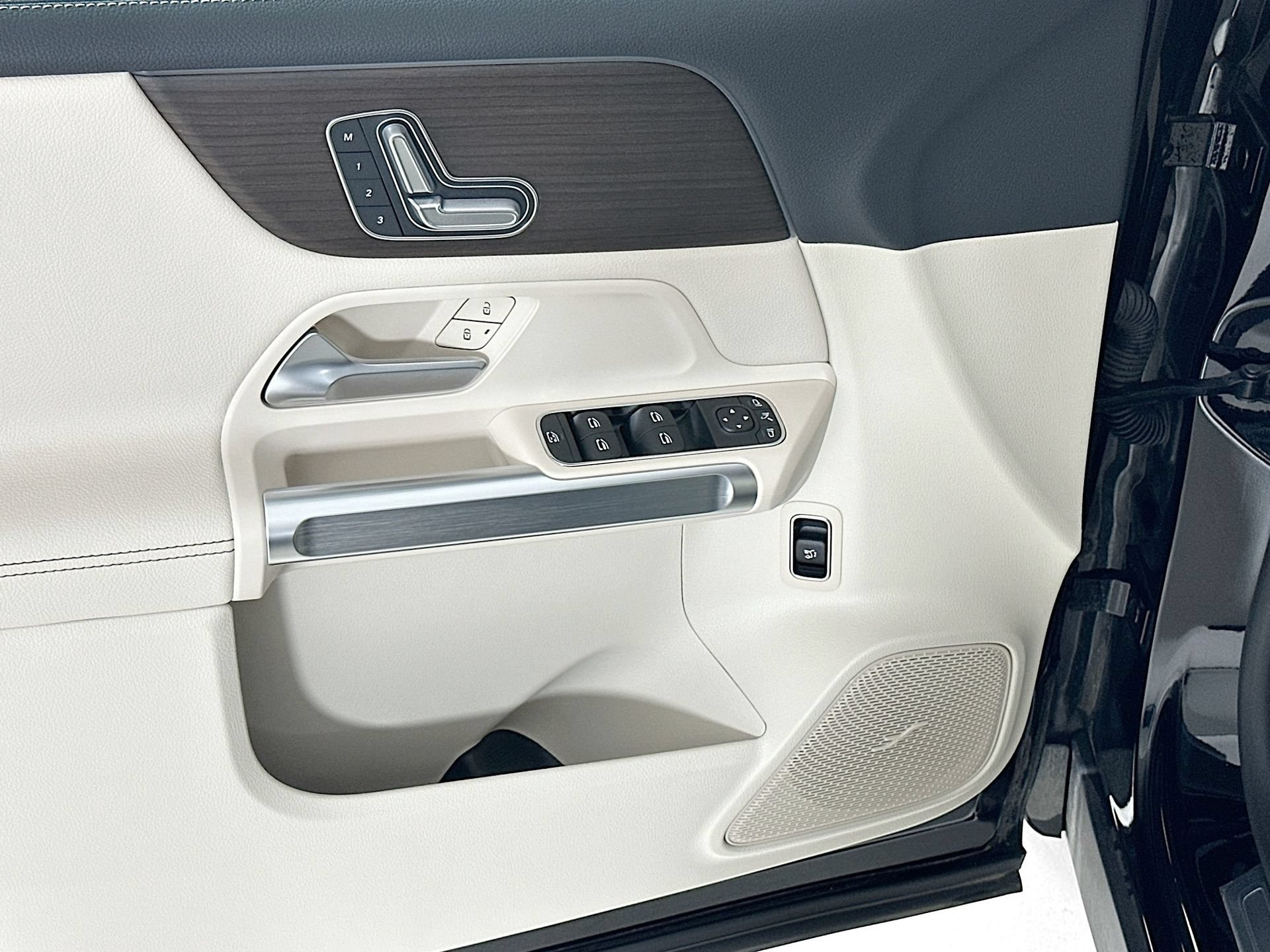 Used 2025 Mercedes-Benz EQB 250+ image 19
