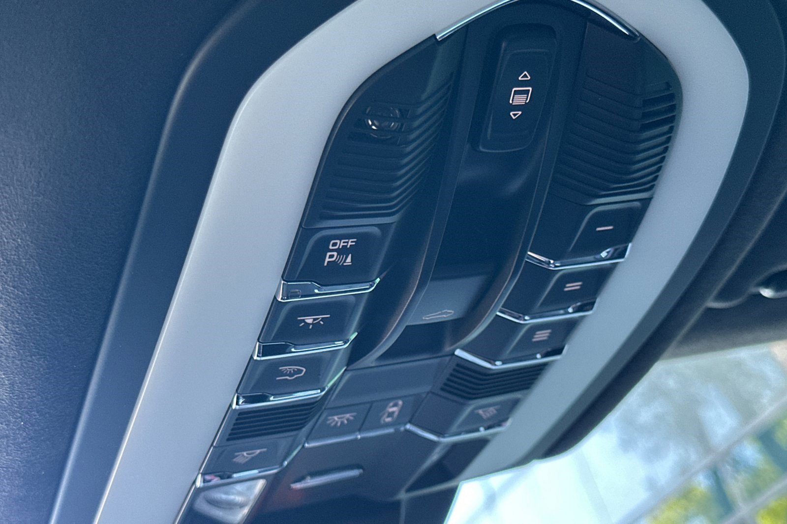 Used 2024 Porsche Macan GTS image 25