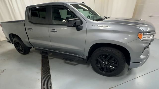 Used 2023 Chevrolet Silverado 1500 RST w/ Convenience Package II AWD/4WD image 2