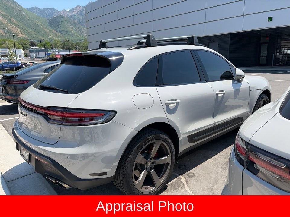 Certified 2024 Porsche Macan S AWD/4WD image 3