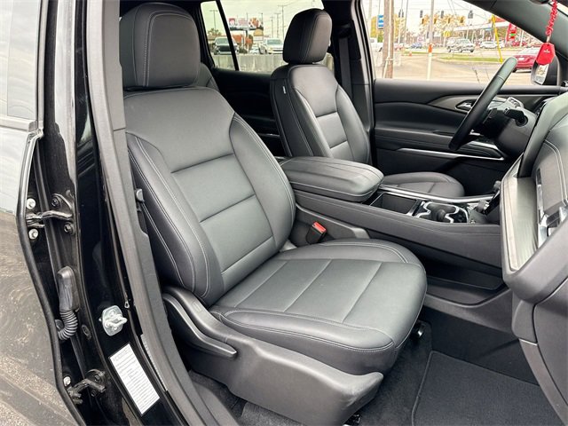 Used 2025 Chevrolet Traverse LT image 26