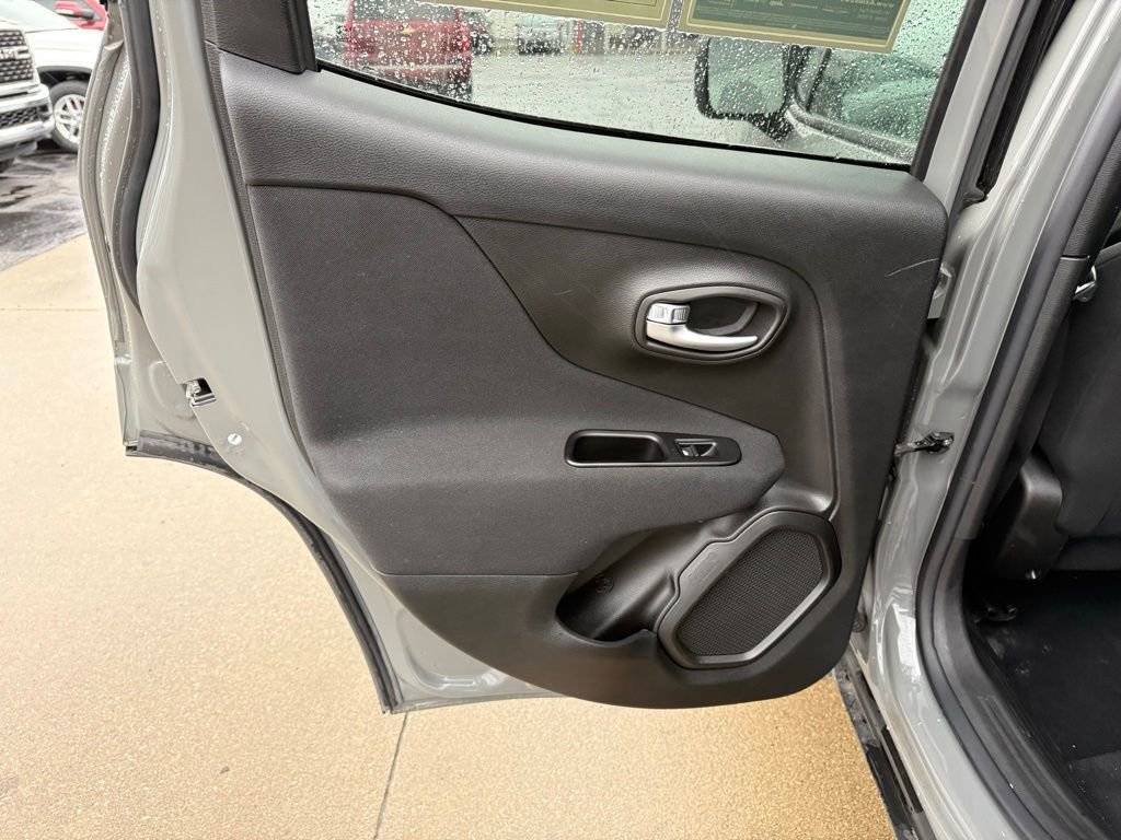 Used 2021 Jeep Renegade Latitude image 16