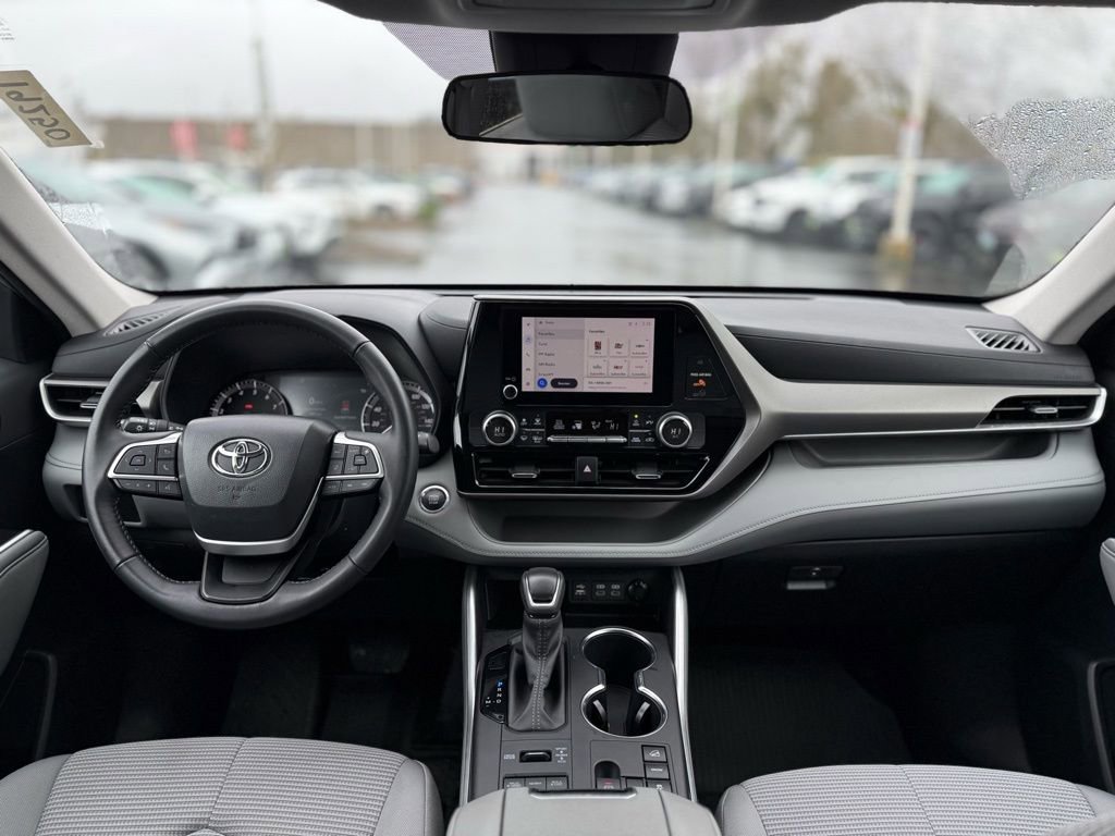 Used 2023 Toyota Highlander LE image 23