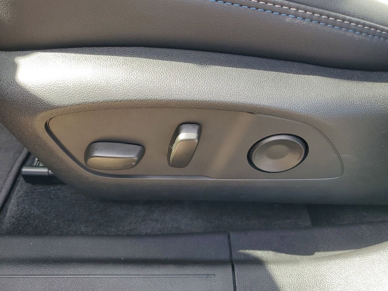 New 2025 Chevrolet Equinox EV LT FWD image 18