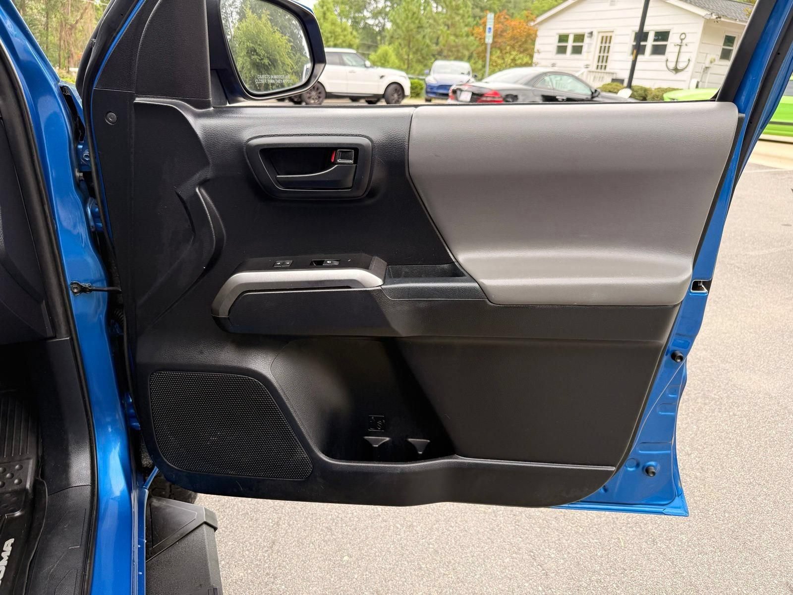 Used 2018 Toyota Tacoma SR5 RWD image 20