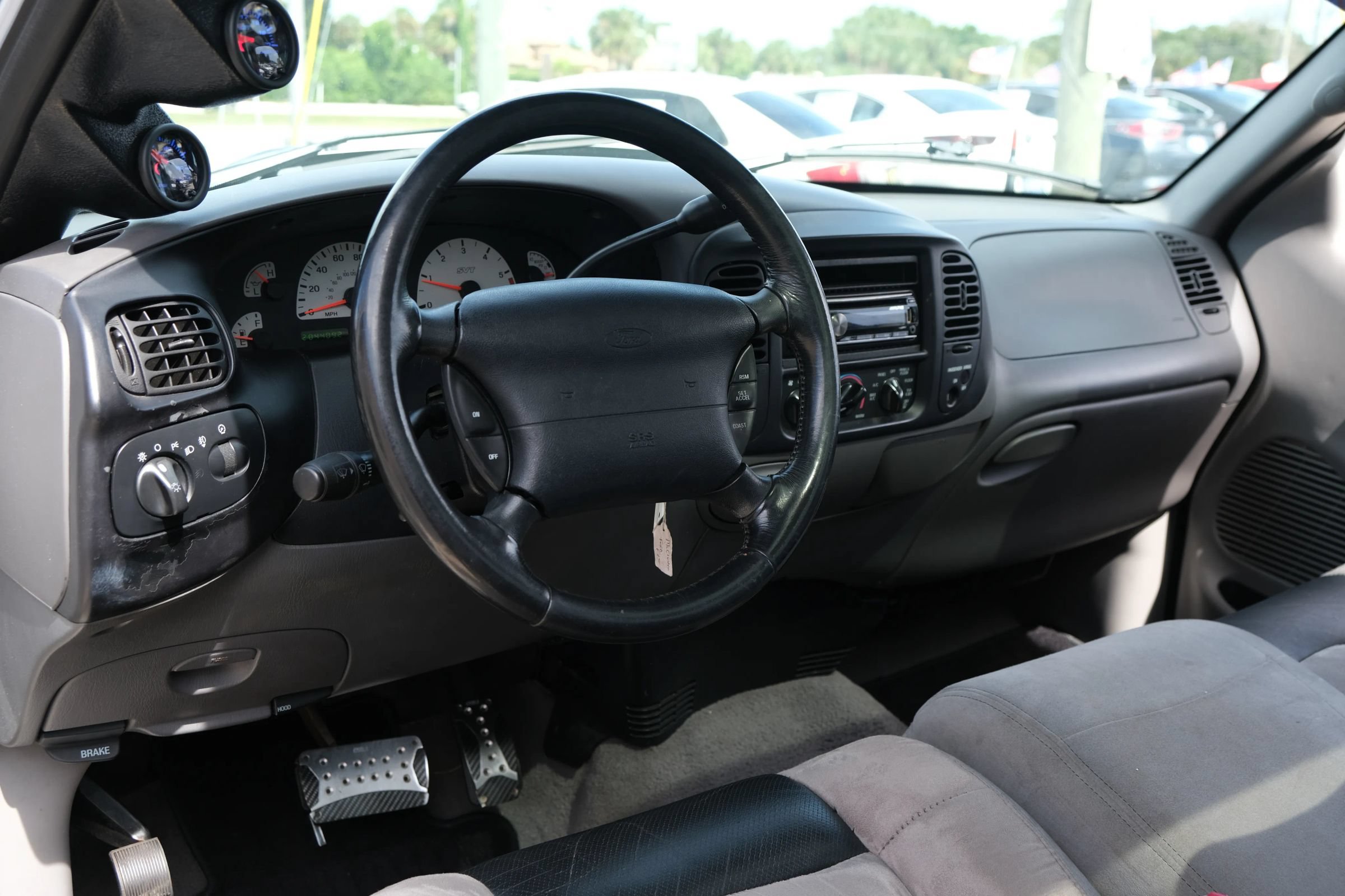 Used 2001 Ford F150 Lightning RWD image 10