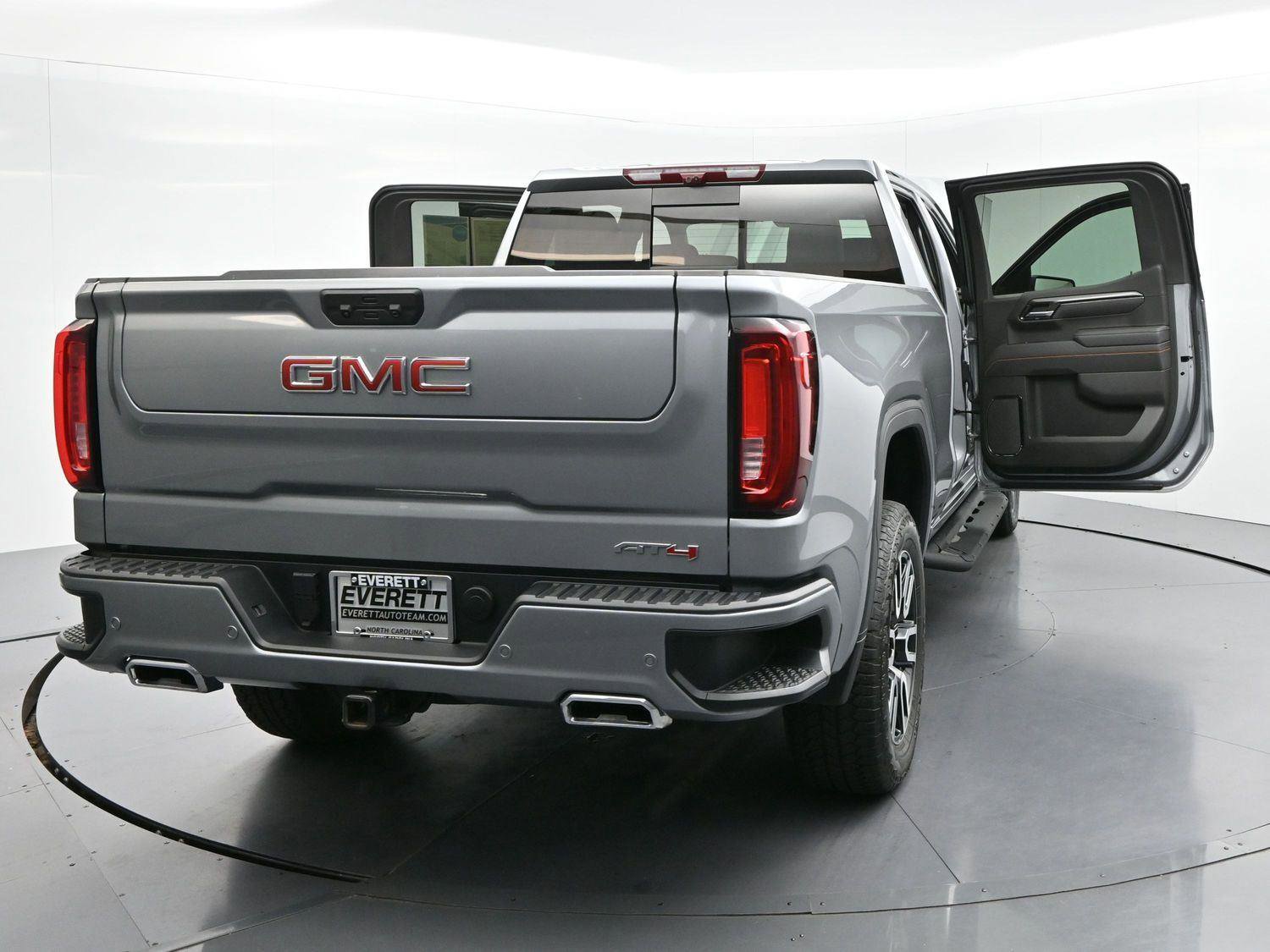 Used 2025 GMC Sierra 1500 AT4 w/ AT4 Premium Package AWD/4WD image 44