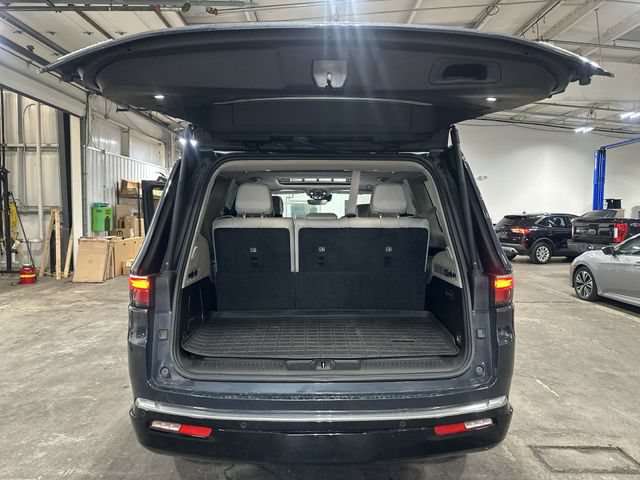Used 2023 Jeep Wagoneer Series III w/ Premium Group I AWD/4WD image 25