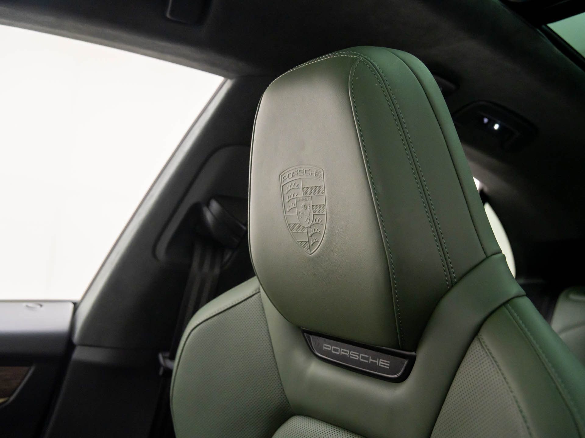 Certified 2024 Porsche Macan 4 Electric image 33