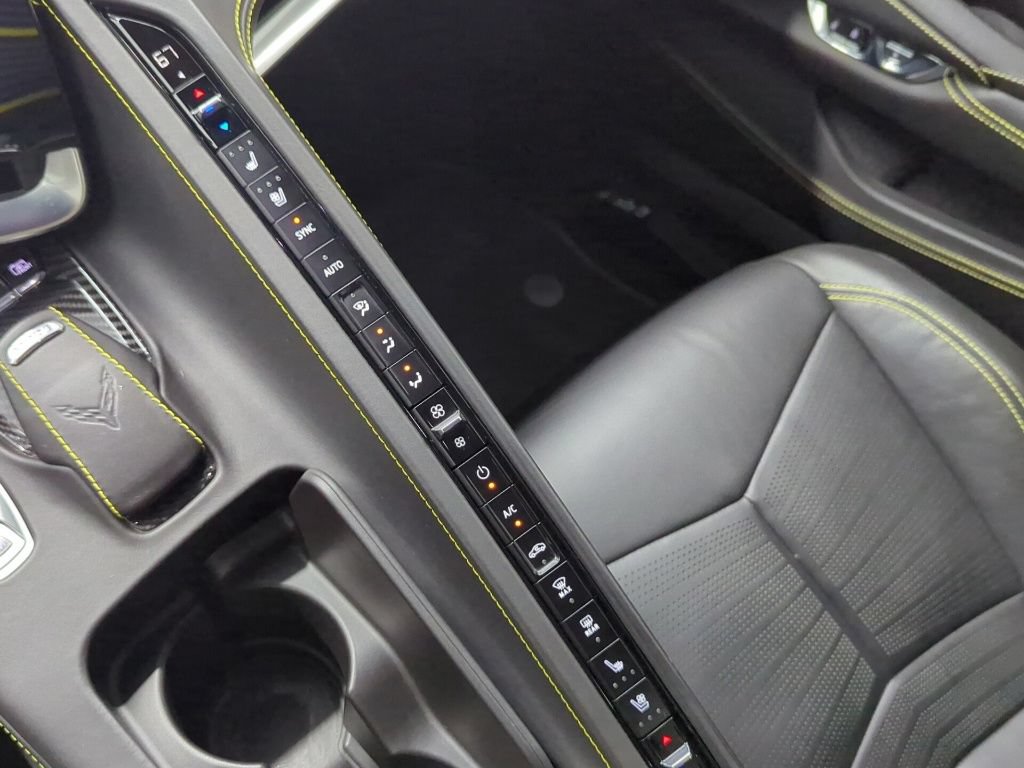 Used 2021 Chevrolet Corvette Stingray Premium Conv w/ Z51 Performance Package RWD image 23