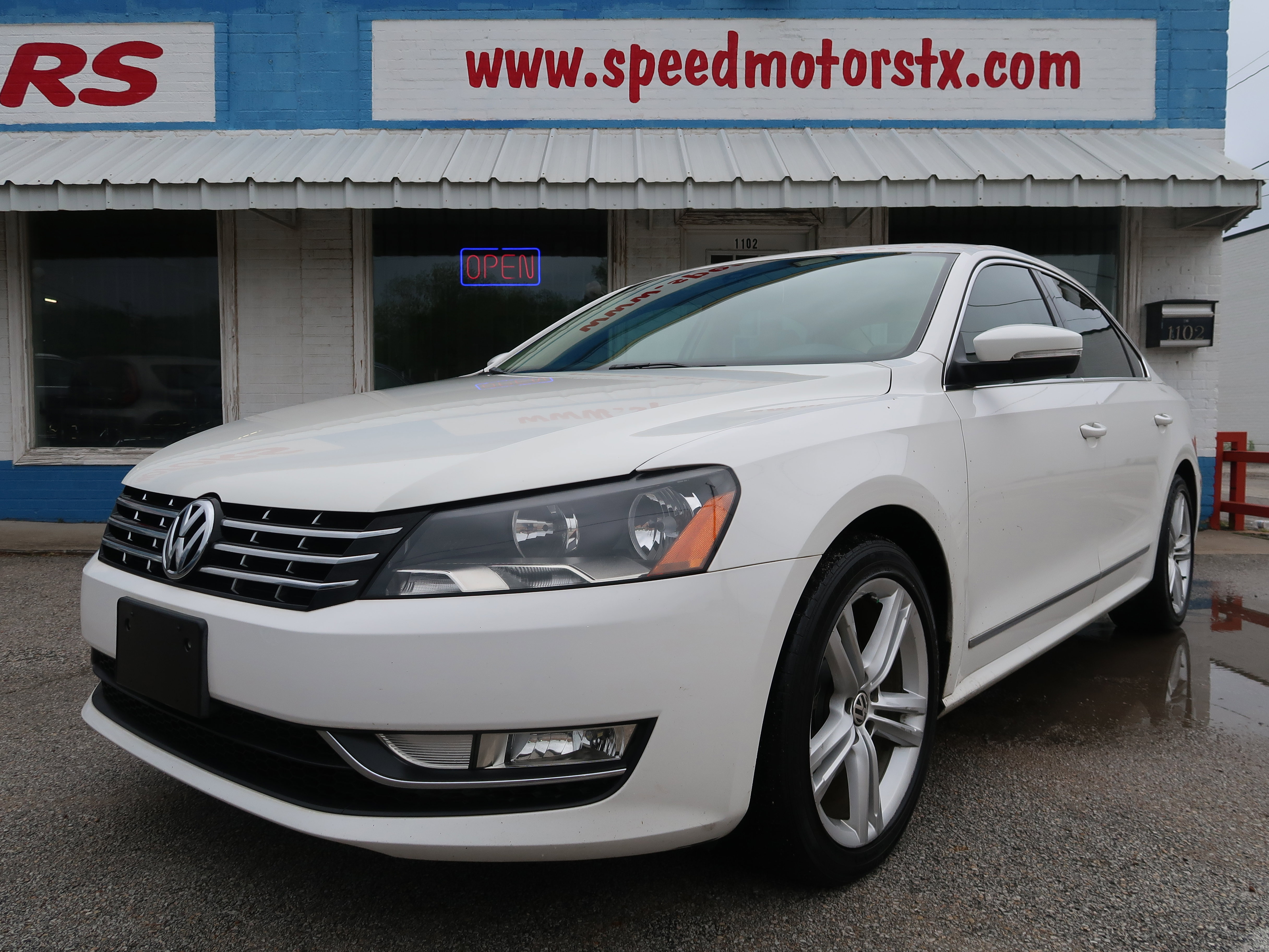 Used 2013 Volkswagen Passat TDI SEL Premium image 5