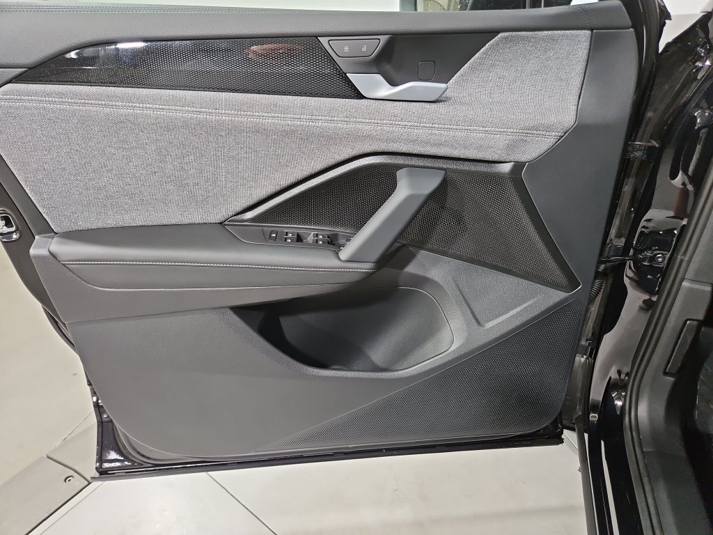 New 2026 Volkswagen Tiguan S AWD/4WD image 10