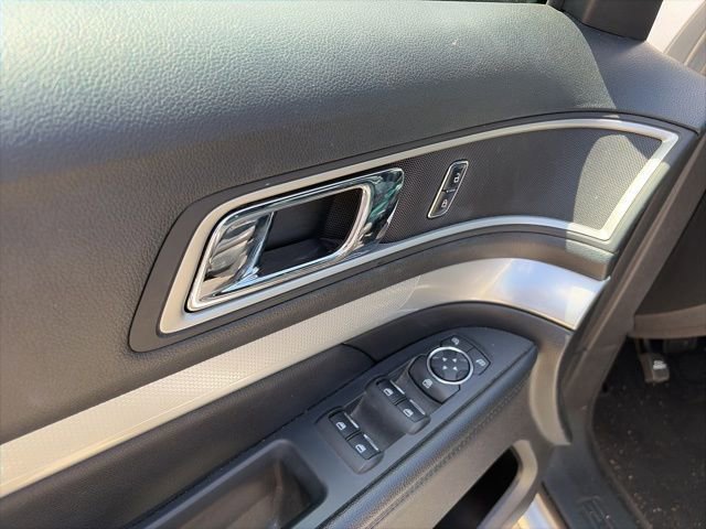 Used 2017 Ford Explorer XLT w/ Equipment Group 202A FWD image 35