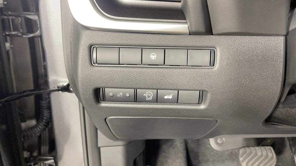 New 2025 Nissan Rogue SV image 28