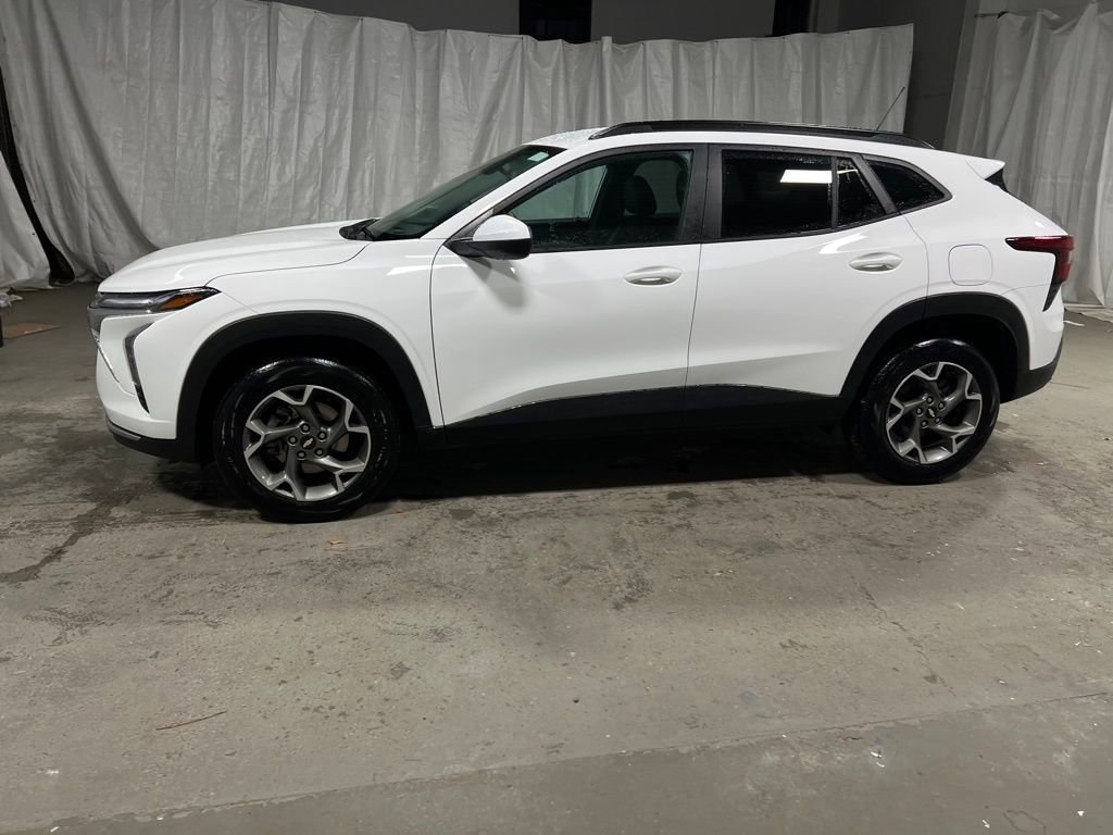 Used 2025 Chevrolet Trax LT image 4