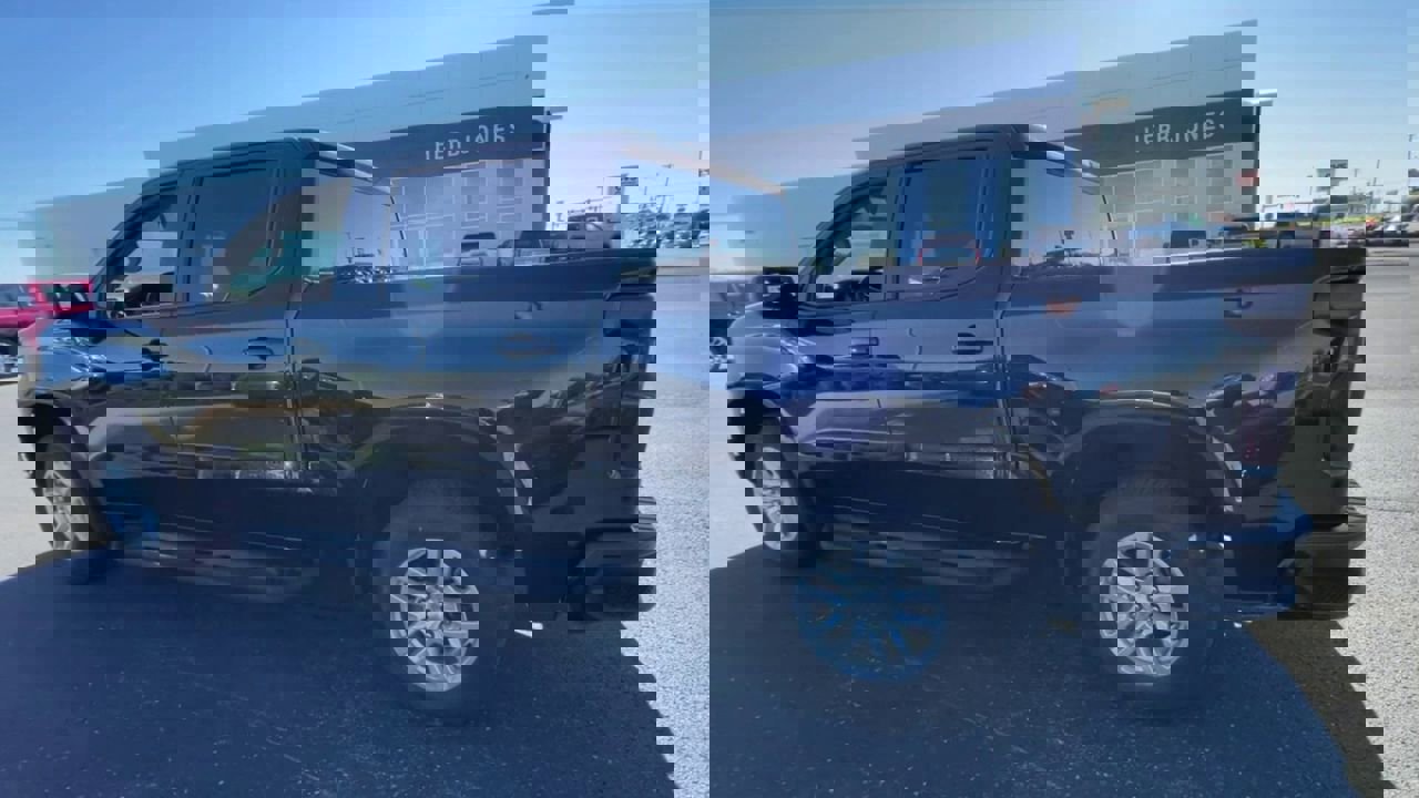 Used 2022 Chevrolet Silverado 1500 RST image 3