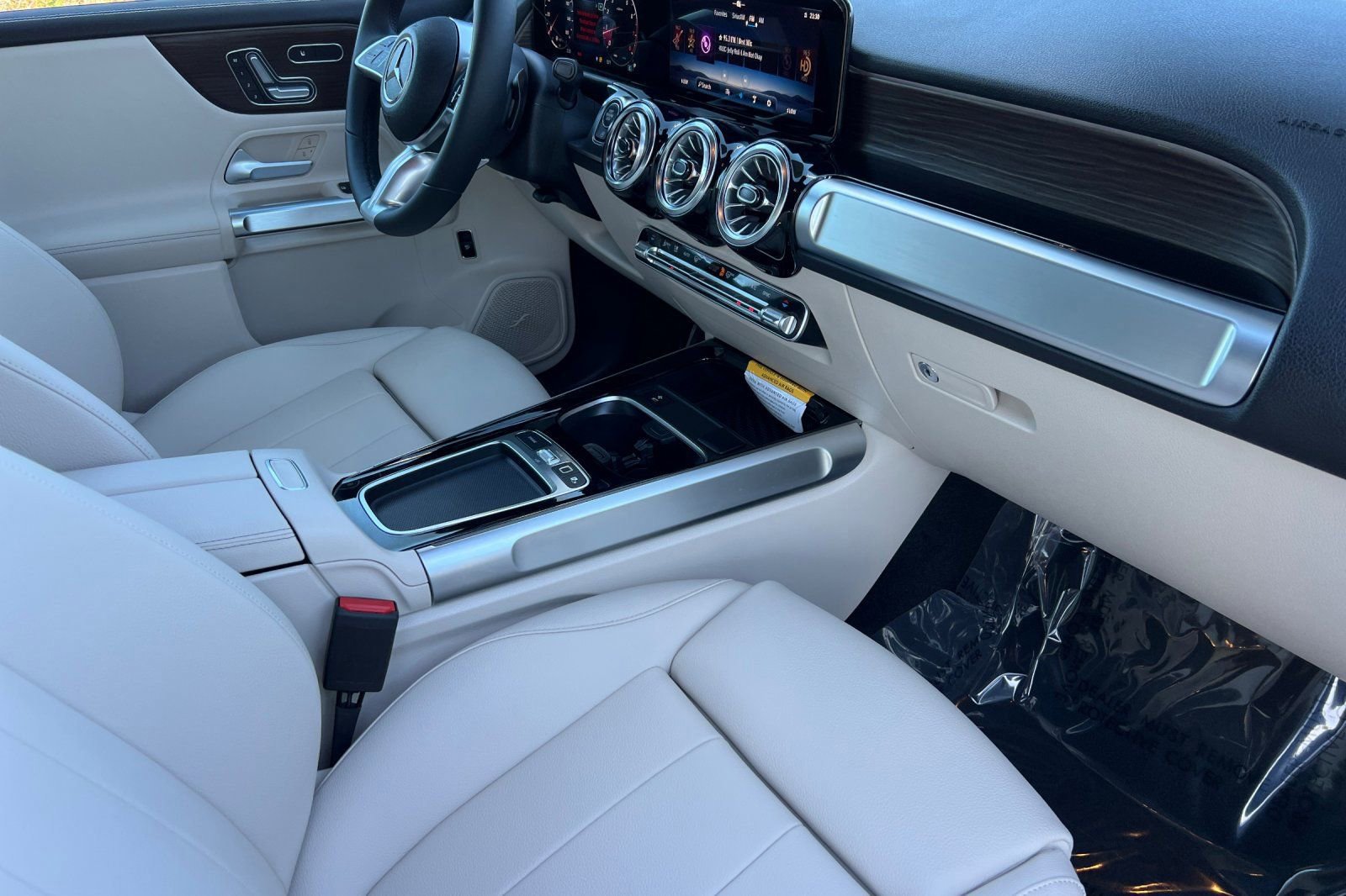 New 2025 Mercedes-Benz GLB 250 4MATIC image 18