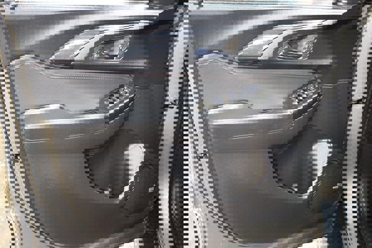 Used 2023 Chevrolet TrailBlazer RS w/ Technology Package image 28