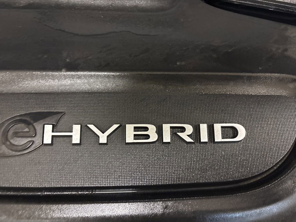 Used 2023 Chrysler Pacifica Touring-L image 38