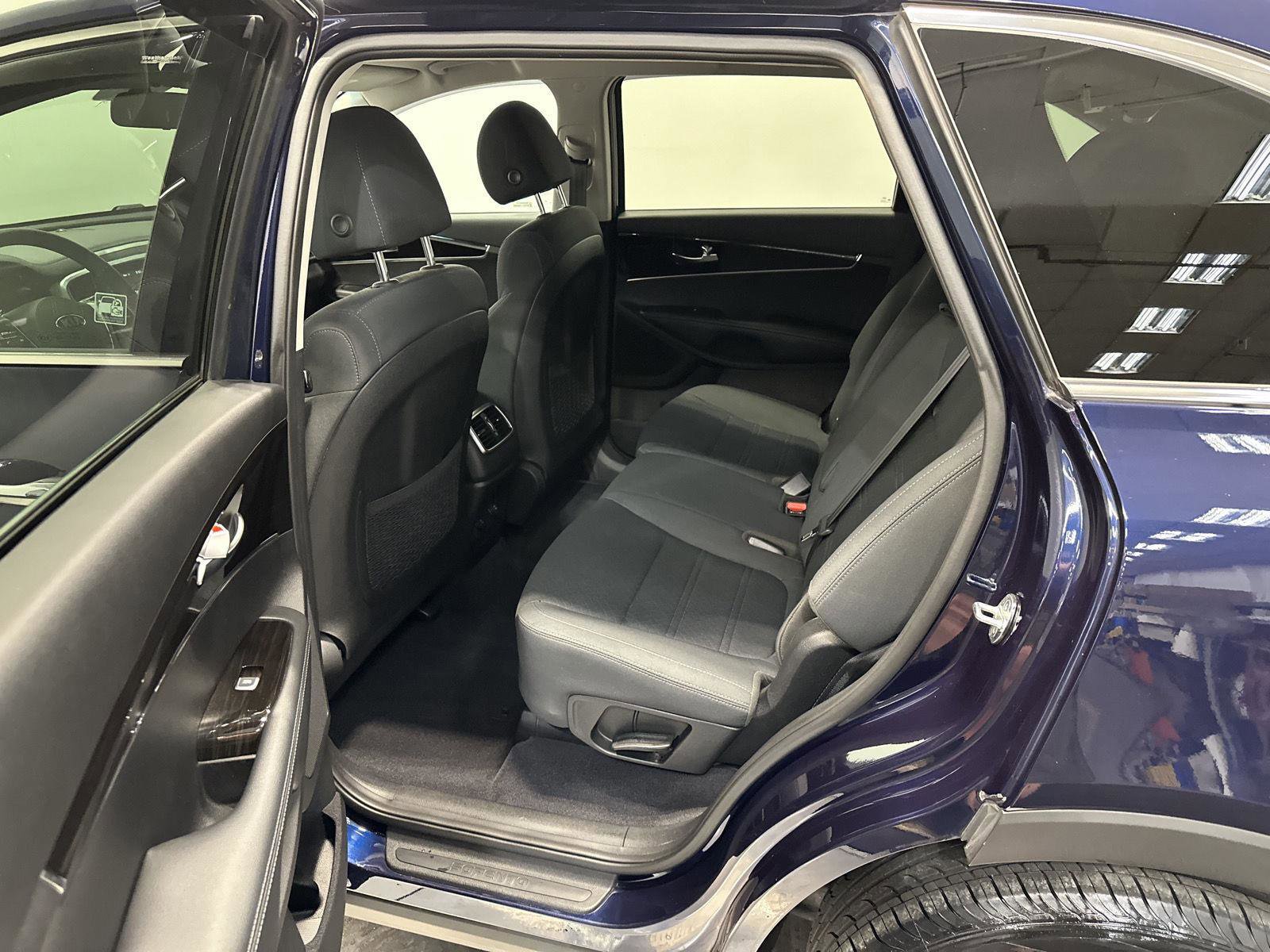 Used 2020 Kia Sorento LX image 25