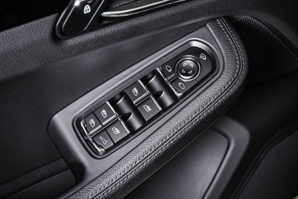 Used 2024 Porsche Macan S AWD/4WD image 26