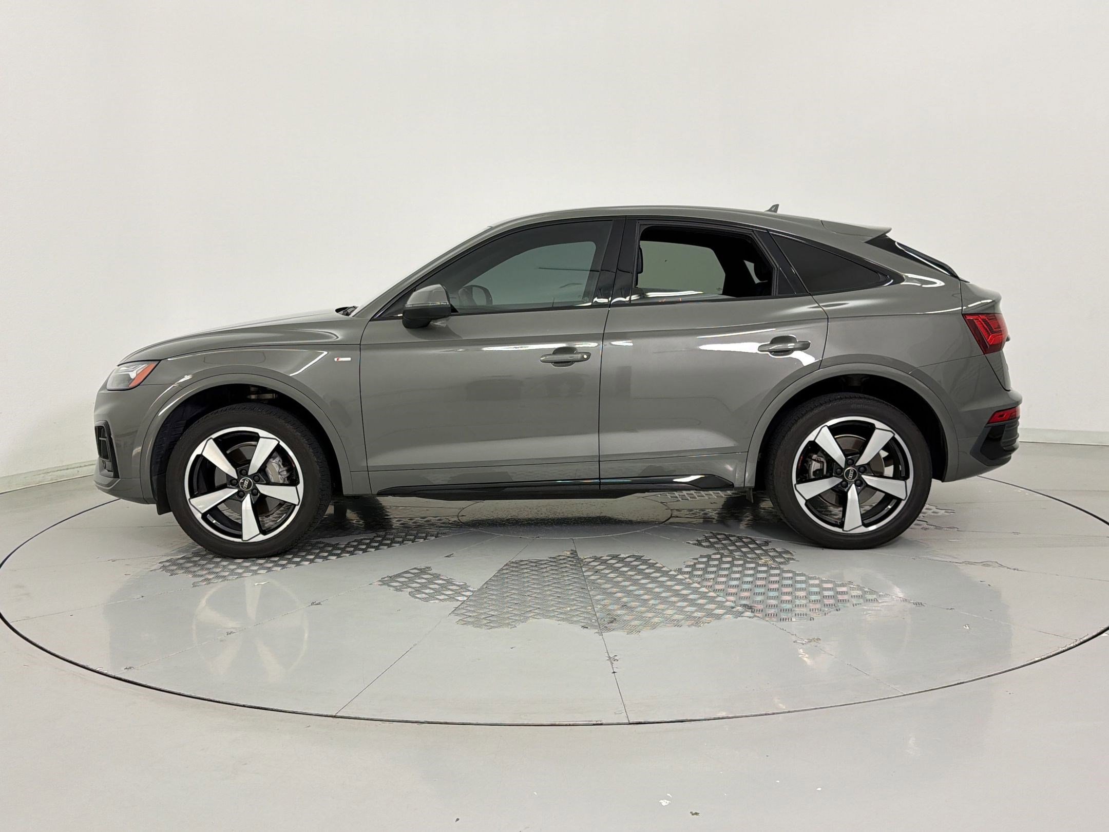 Certified 2023 Audi Q5 2.0T Premium Plus image 2