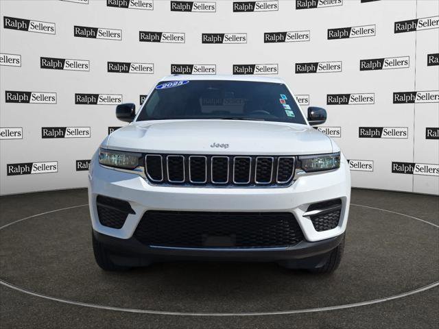 Certified 2025 Jeep Grand Cherokee Laredo X w/ Luxury Tech Group I AWD/4WD image 8