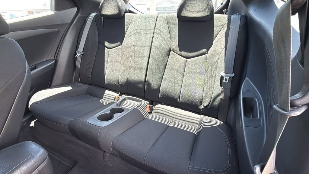 Used 2016 Hyundai Veloster FWD image 24