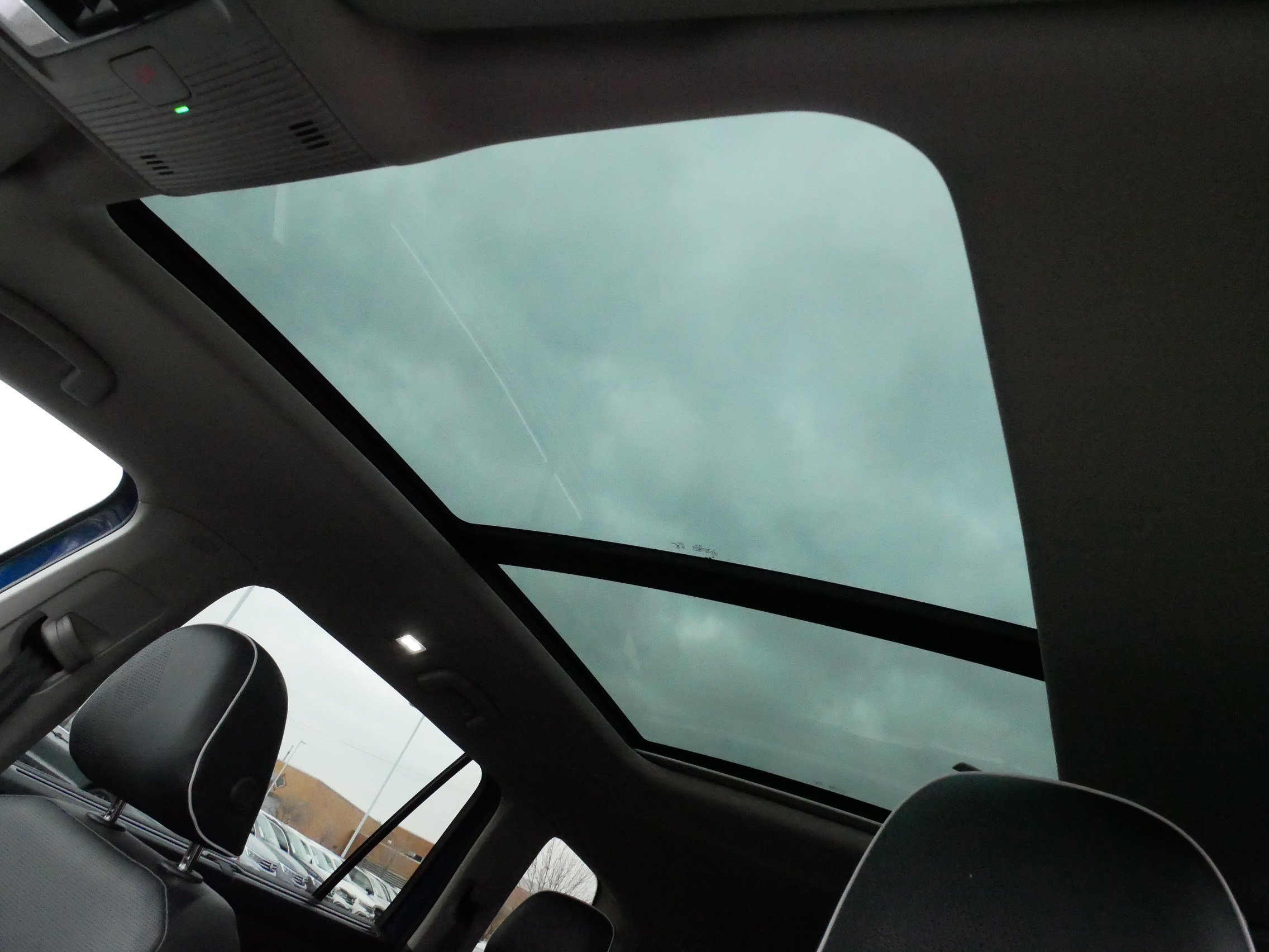 Certified 2025 Volkswagen Atlas SEL Premium R-Line AWD/4WD image 36