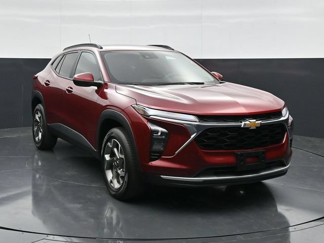 Used 2025 Chevrolet Trax LT FWD image 4
