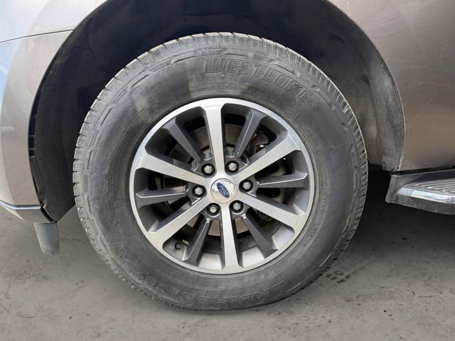 Used 2018 Ford Expedition Max XLT w/ Equipment Group 202A AWD/4WD image 14