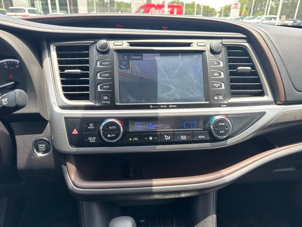 Used 2018 Toyota Highlander Limited FWD image 28
