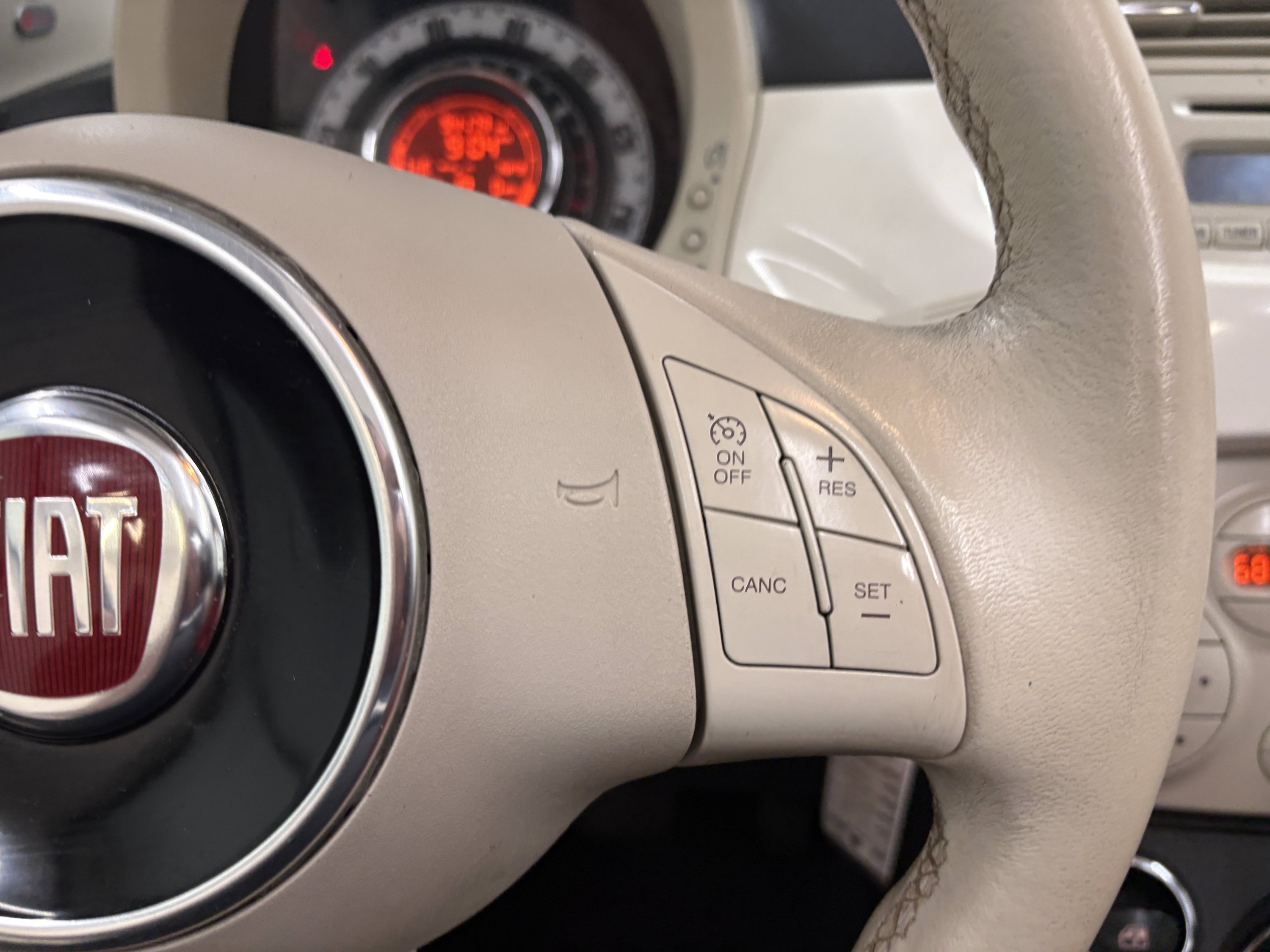 Used 2013 FIAT 500 Lounge w/ Luxury Leather Pkg FWD image 28