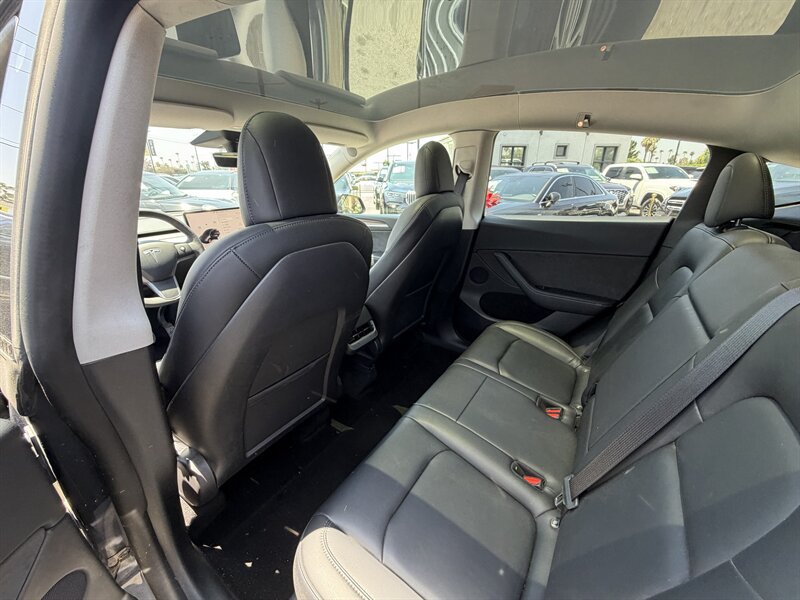 Used 2022 Tesla Model Y Long Range AWD/4WD image 23