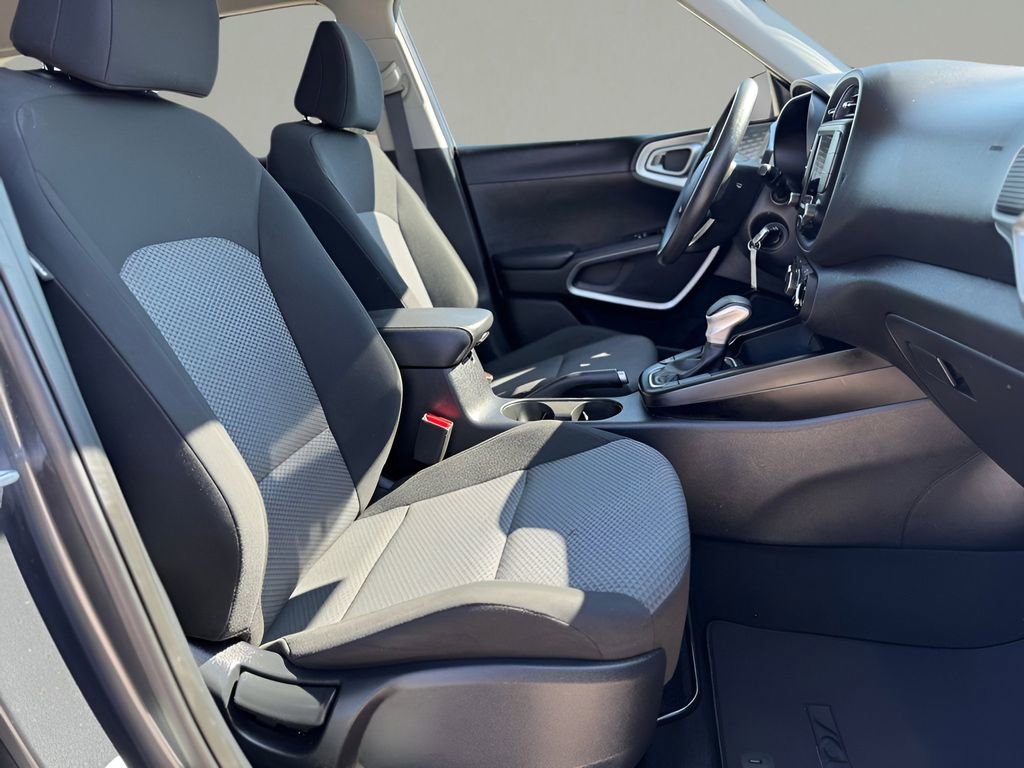 Used 2023 Kia Soul LX w/ LX Technology Package image 13