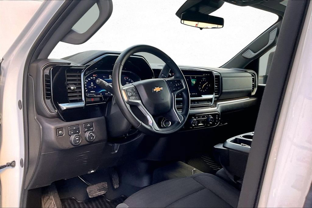 Used 2024 Chevrolet Silverado 3500 LT image 13