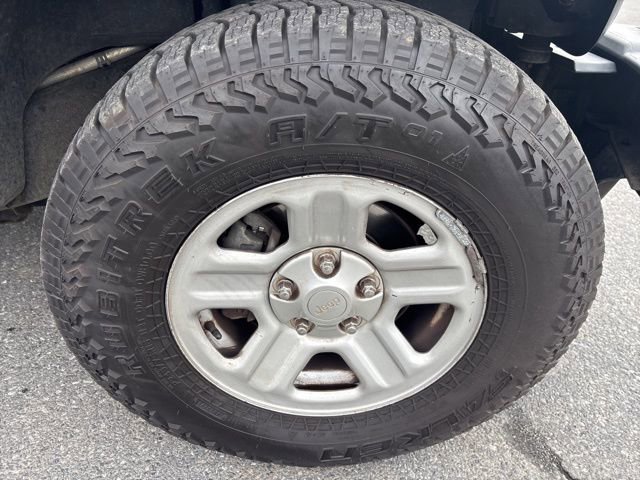 Used 2015 Jeep Wrangler Sport w/ Connectivity Group AWD/4WD image 14