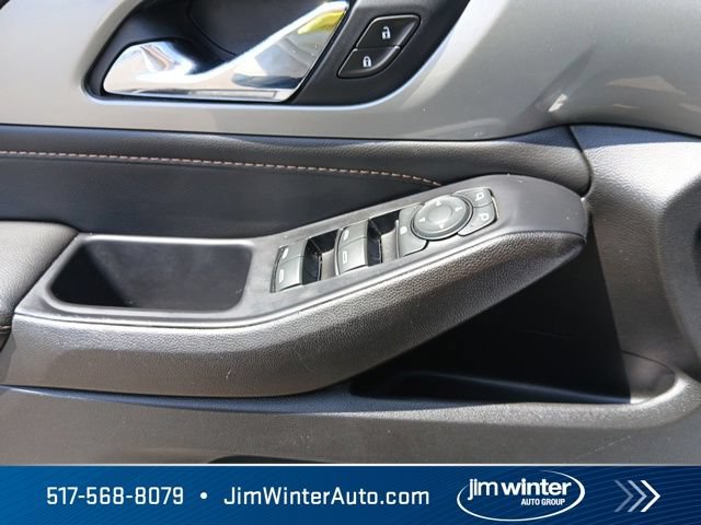Used 2021 Chevrolet Traverse LT FWD image 21