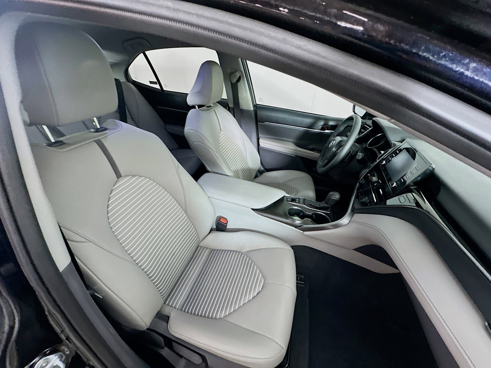 Used 2024 Toyota Camry SE image 30