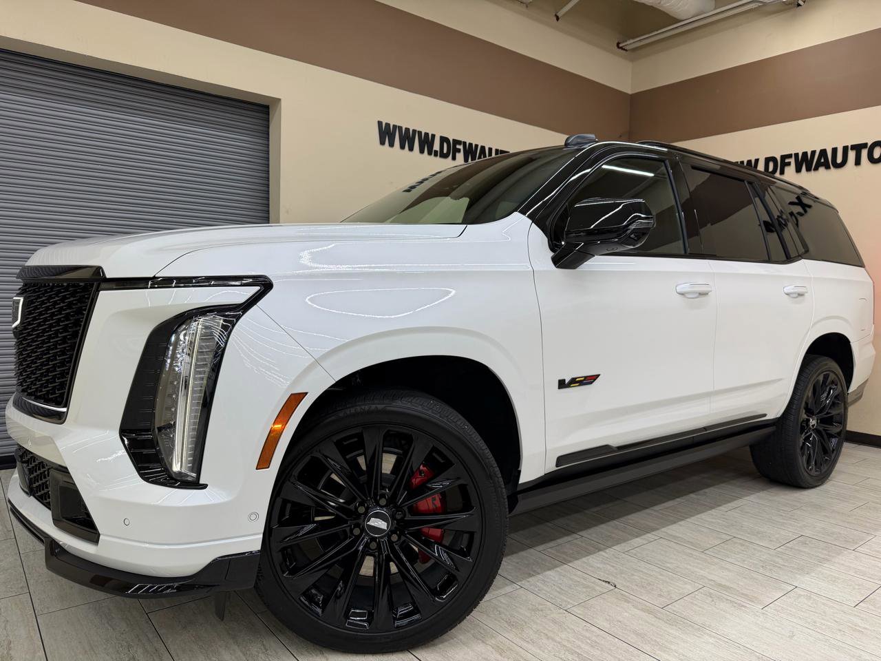 Used 2025 Cadillac Escalade V w/ LPO, ONYX Package image 1