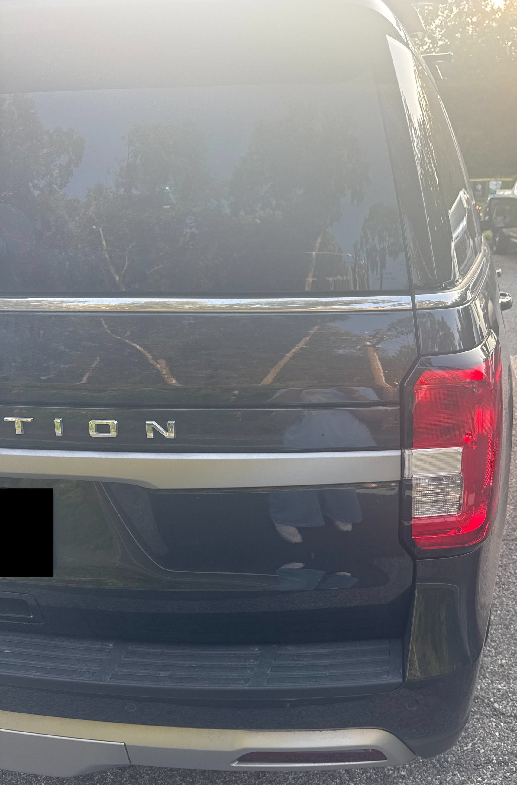 Used 2023 Ford Expedition XLT AWD/4WD image 3