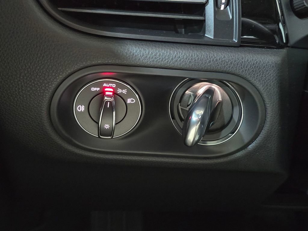 Used 2024 Porsche Macan image 21
