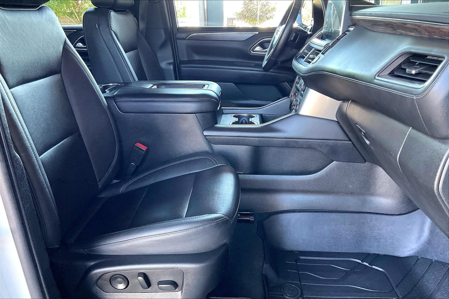 Used 2022 Chevrolet Tahoe Z71 w/ Z71 Off-Road Package AWD/4WD image 26