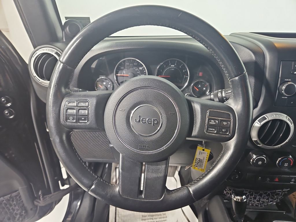 Used 2014 Jeep Wrangler Unlimited Rubicon w/ Connectivity Group image 15
