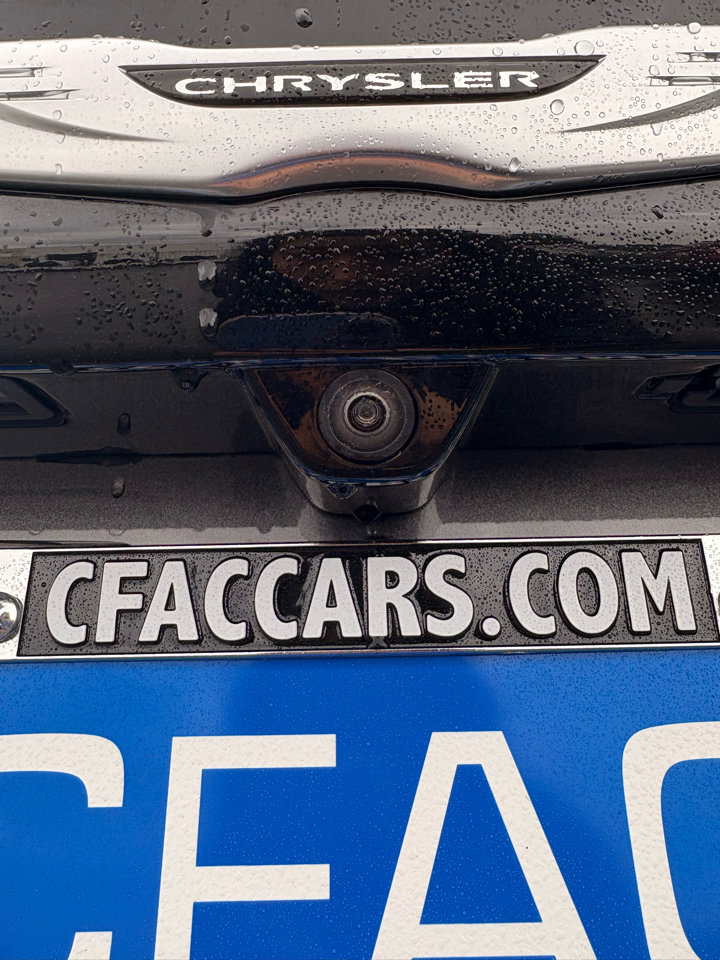 Used 2022 Chrysler Voyager LX image 5