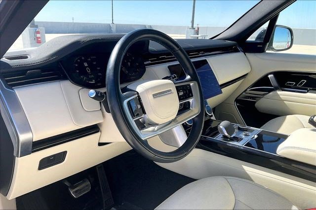 Used 2023 Land Rover Range Rover SE image 16